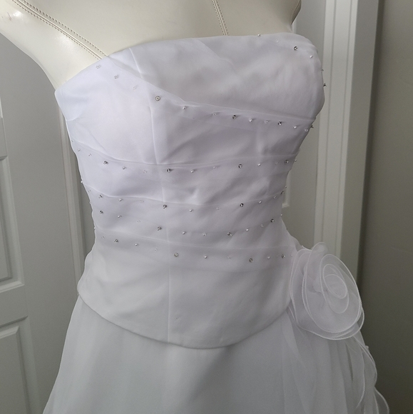 White Wedding Dress - Picture 2 of 9